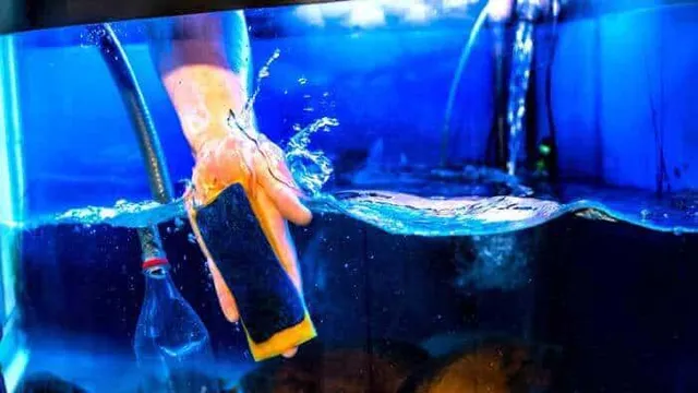 how to clean full aquarium glass